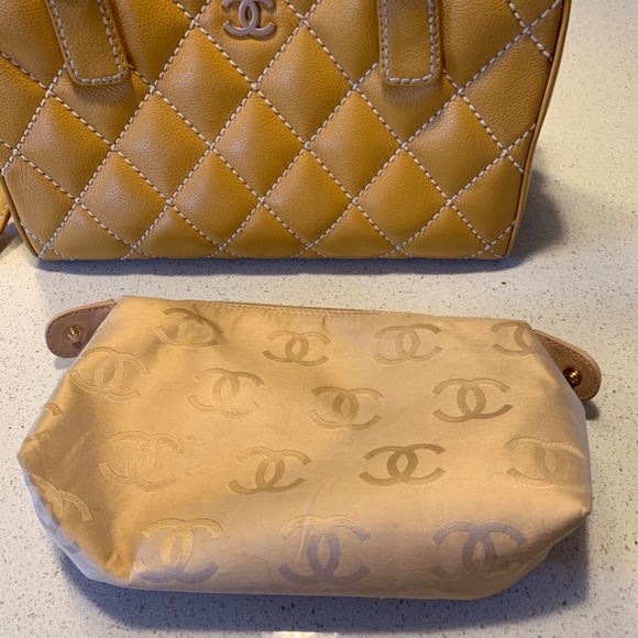 Authentic Chanel Handbag - Picture 4 of 8